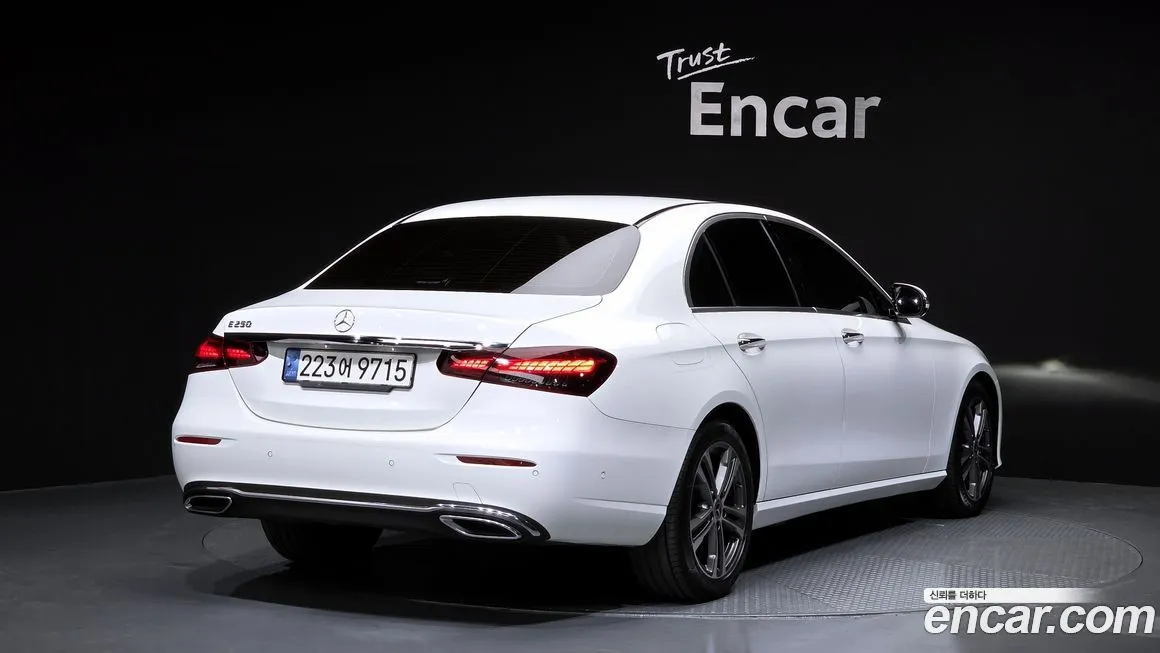 Mercedes-Benz E-Class — фото 3