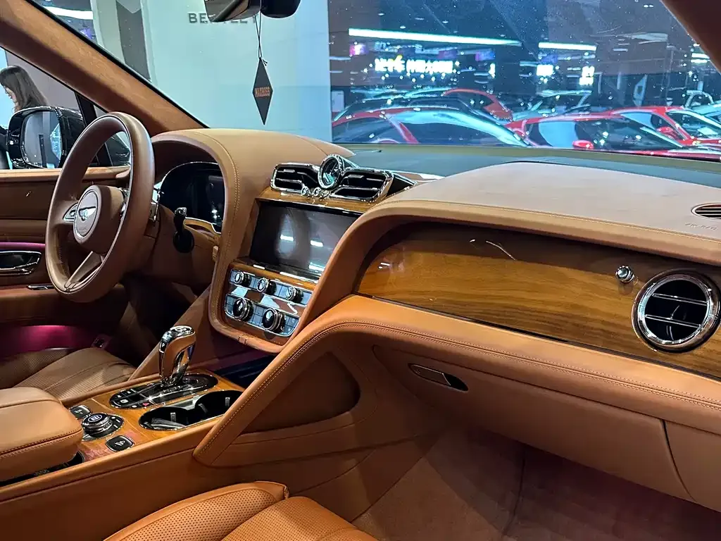 Bentley Bentayga 2021 из CN, фото 3