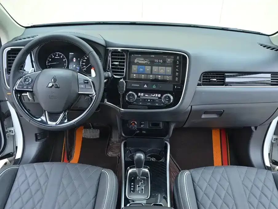 Mitsubishi Outlander — фото 7