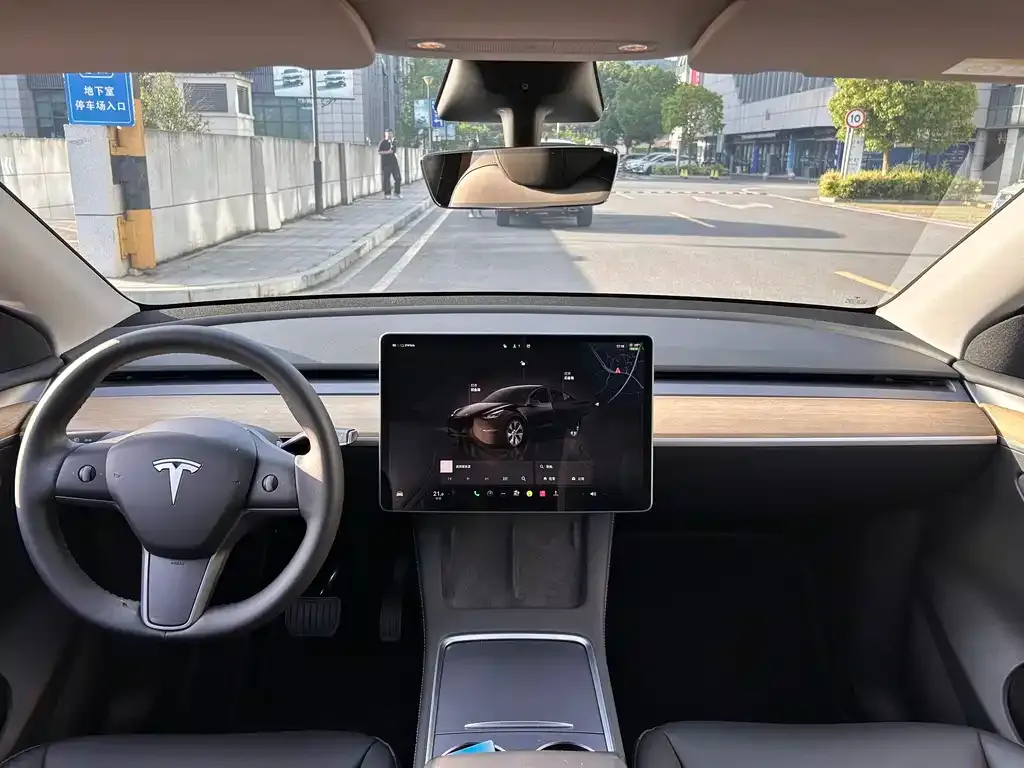 Tesla Model Y — фото 5