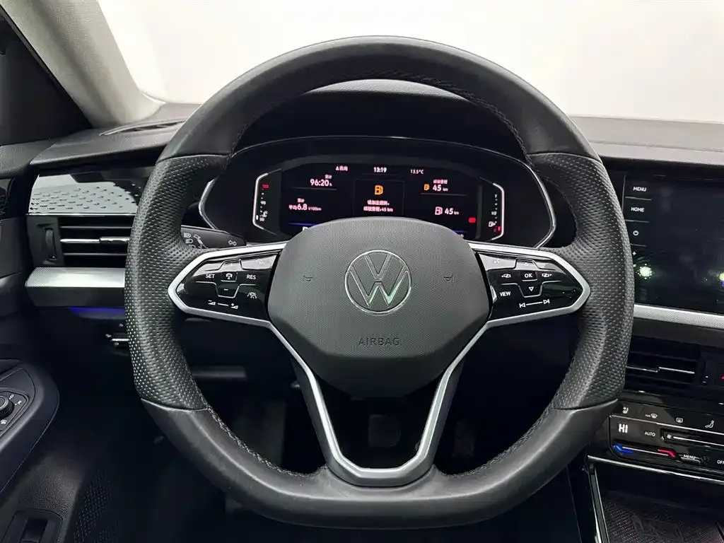 Volkswagen Passat — фото 7
