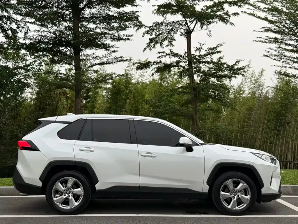 Toyota RAV4 2023 из CN, фото 8