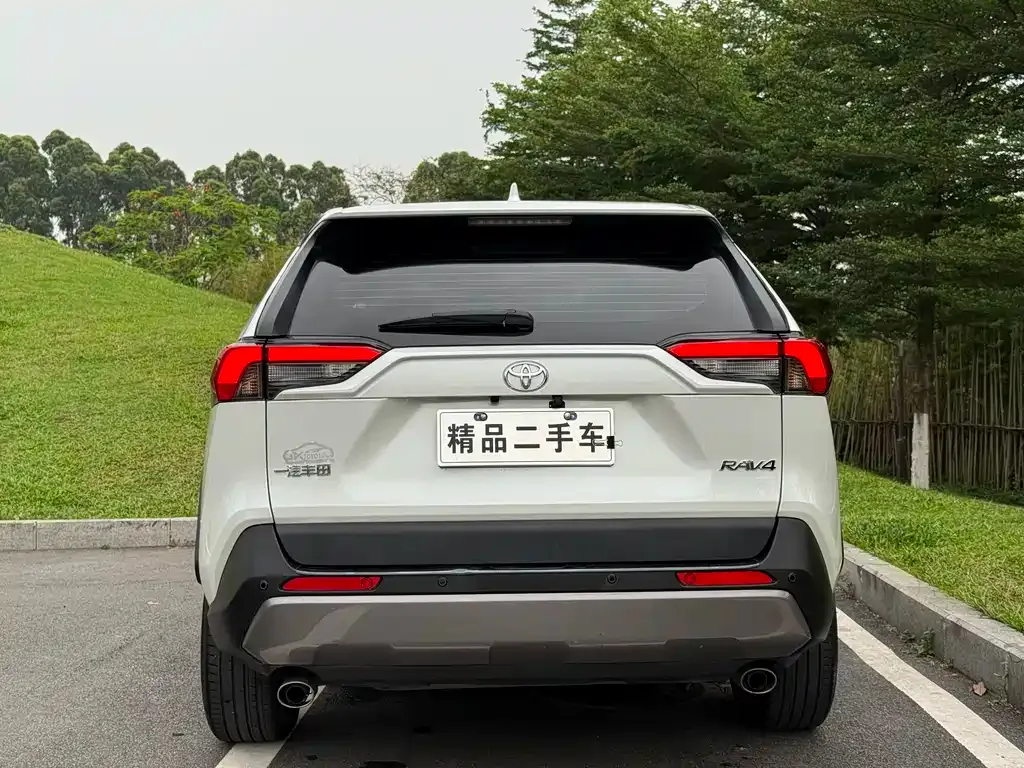 Toyota RAV4 2023 из CN, фото 2