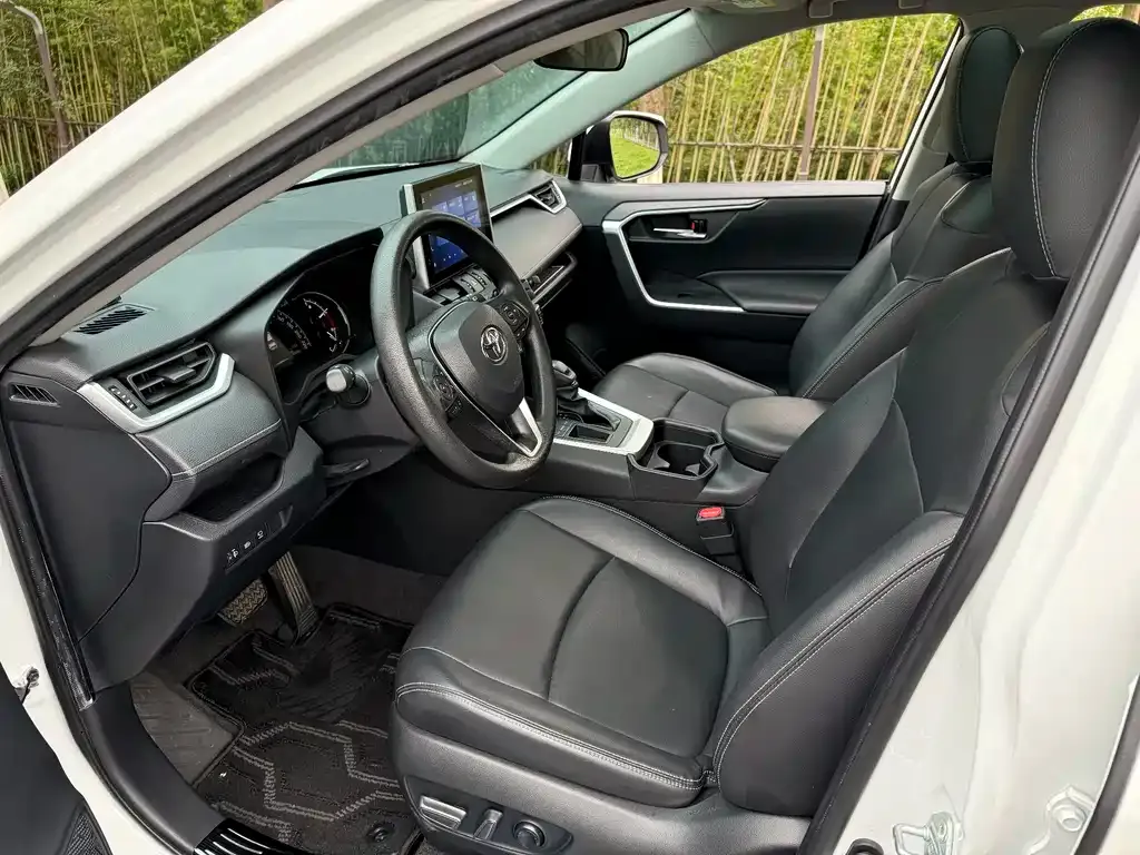 Toyota RAV4 2023 из CN, фото 4