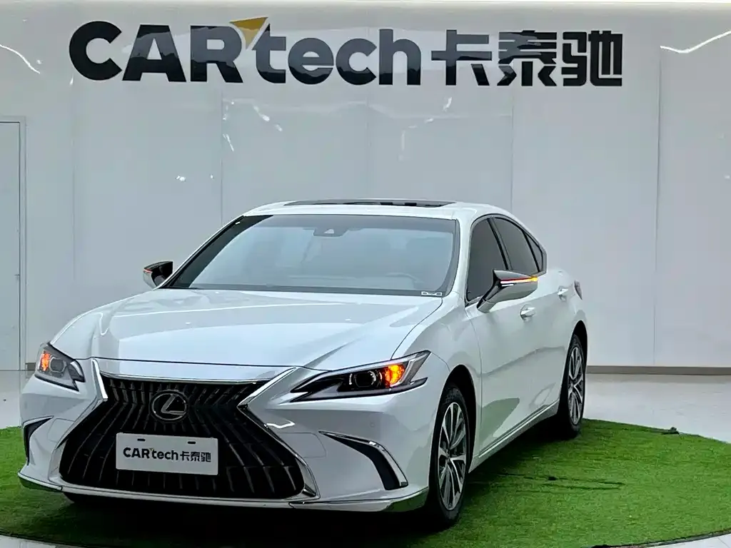 Lexus ES — фото 1