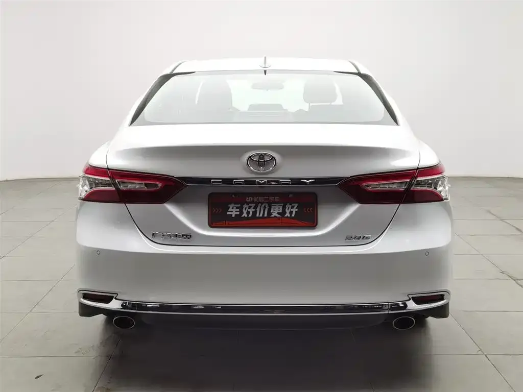 Toyota Camry — фото 6