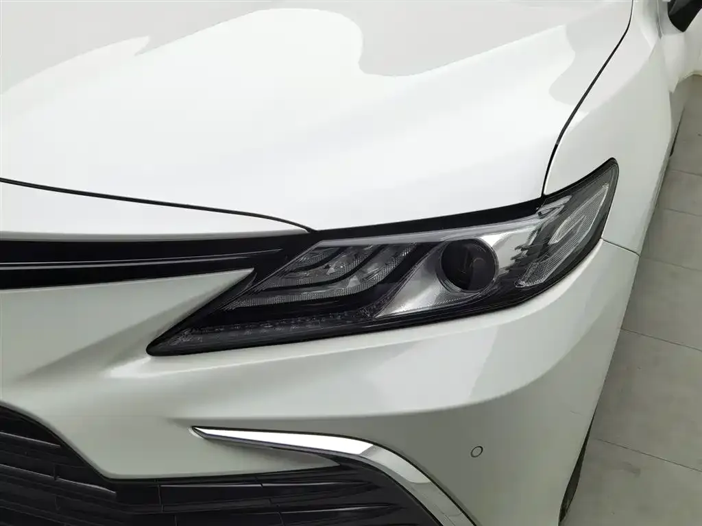 Toyota Camry — фото 2