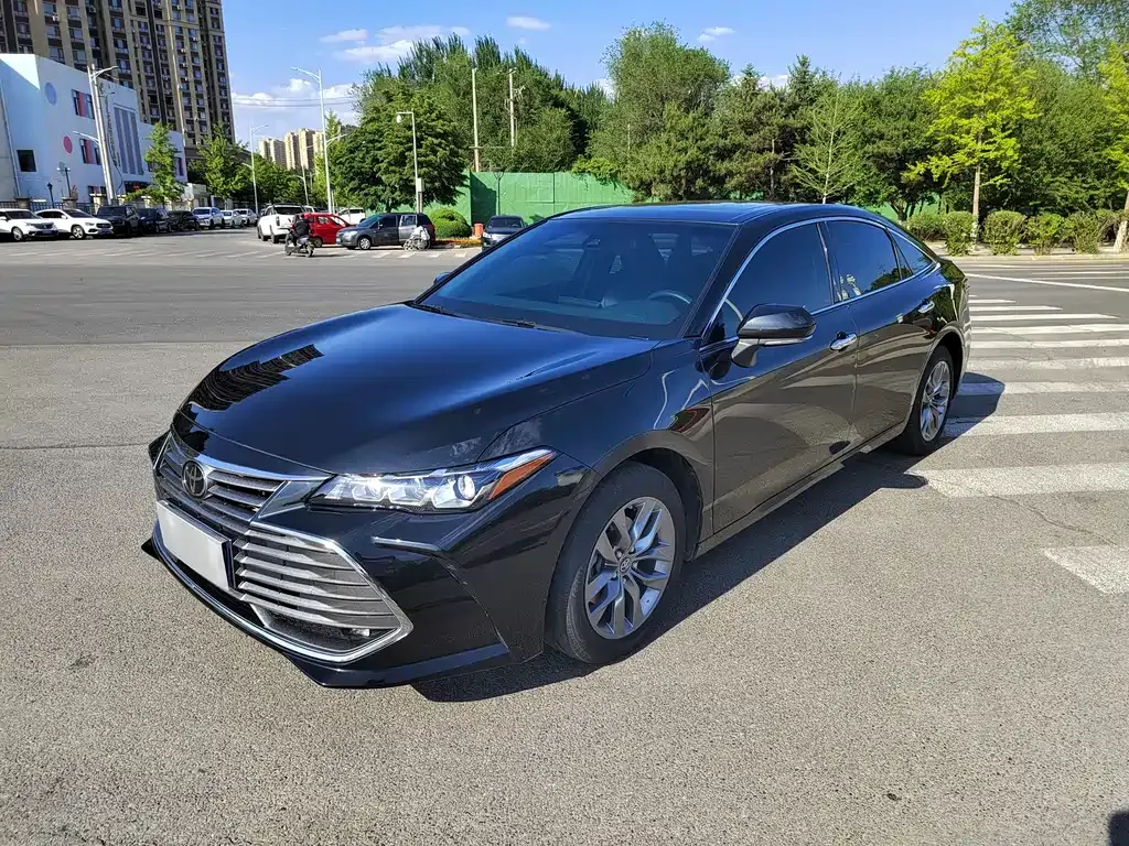 Toyota Avalon — фото 1
