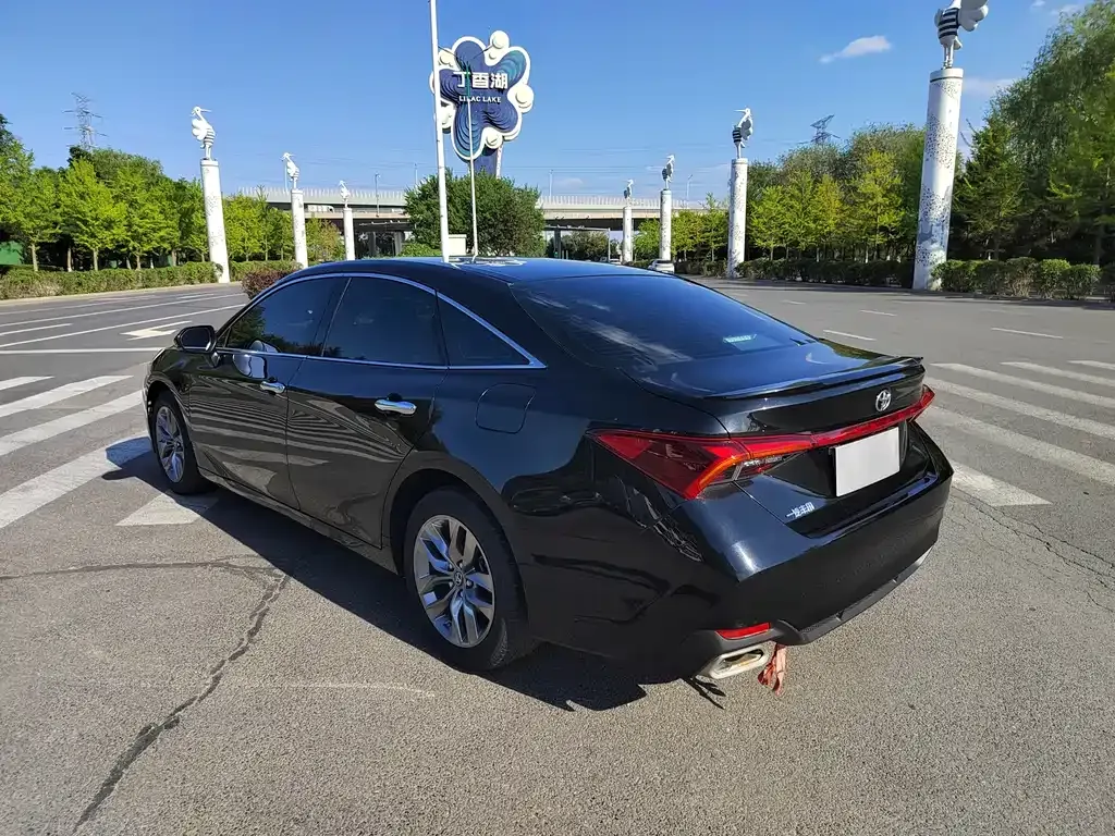Toyota Avalon — фото 10