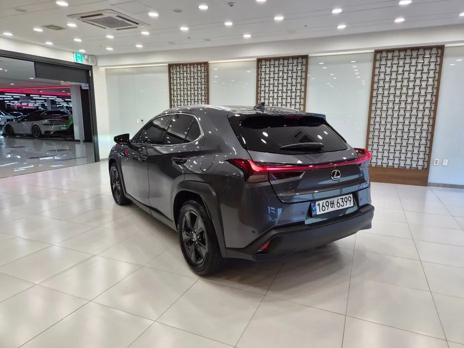 Lexus UX — фото 7