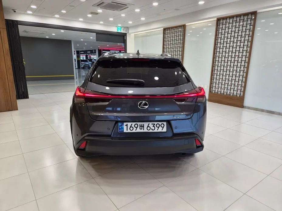 Lexus UX — фото 2