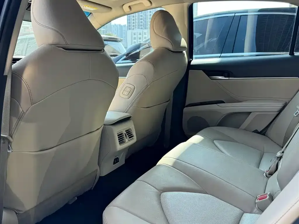 Toyota Camry 2021 из CN, фото 2
