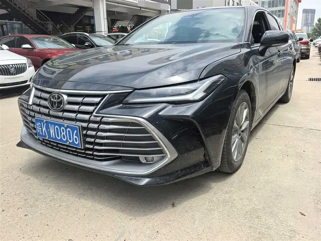 Toyota Avalon — фото 1