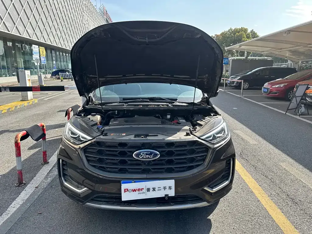 Ford Edge — фото 9