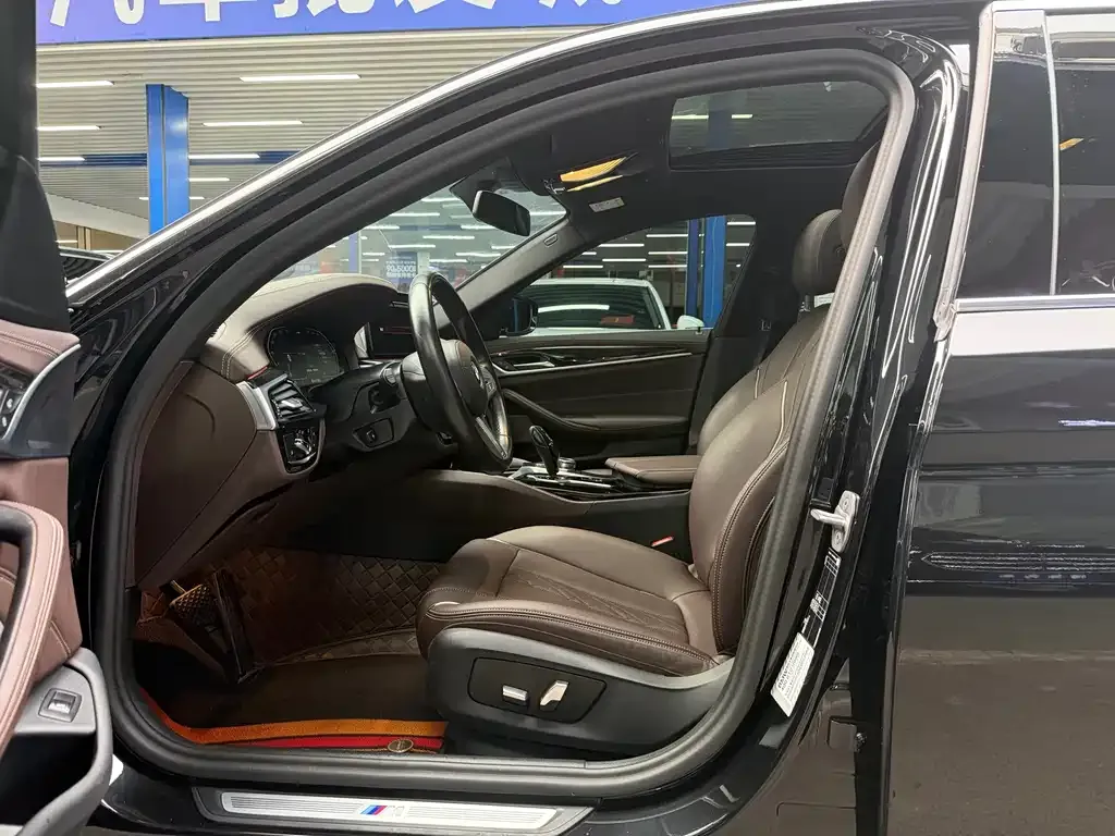 BMW 5 Series 2024 из CN, фото 7