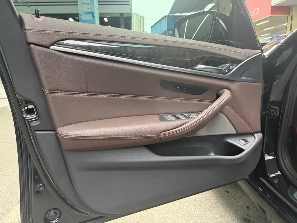 BMW 5 Series 2024 из CN, фото 2