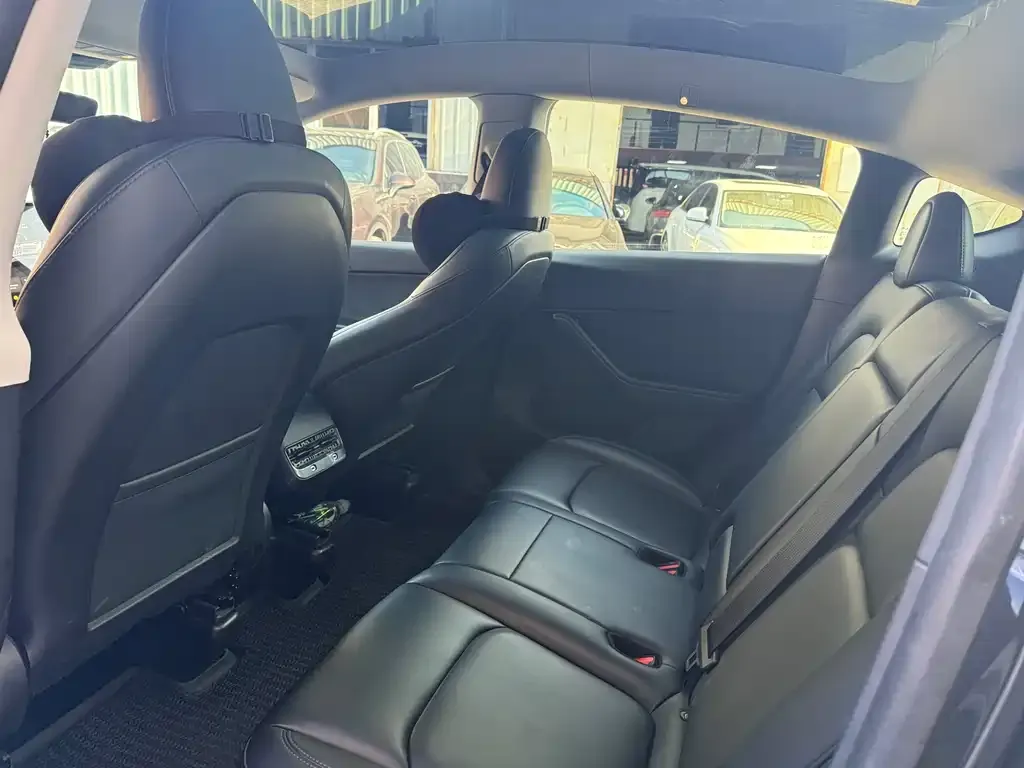 Tesla Model Y — фото 6