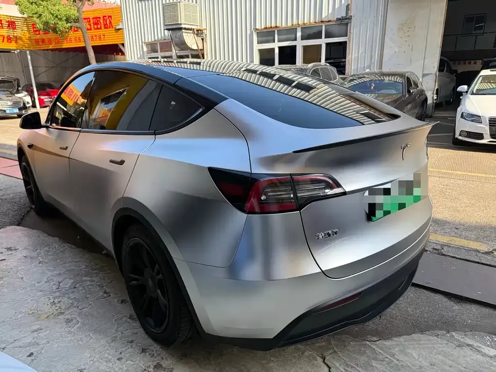 Tesla Model Y — фото 10