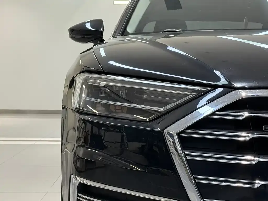 Audi A8 — фото 3