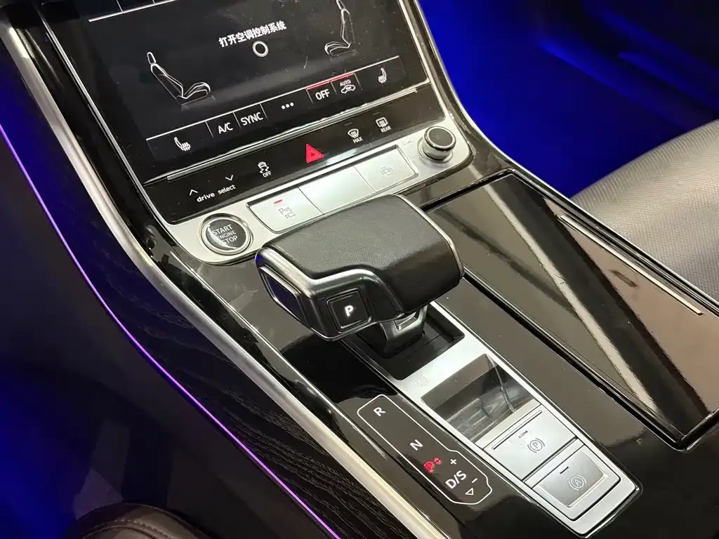 Audi A8 — фото 7