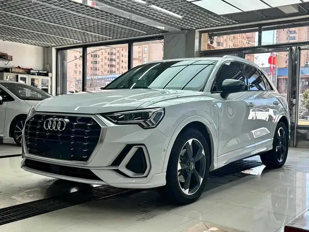 Audi Q3 — фото 1
