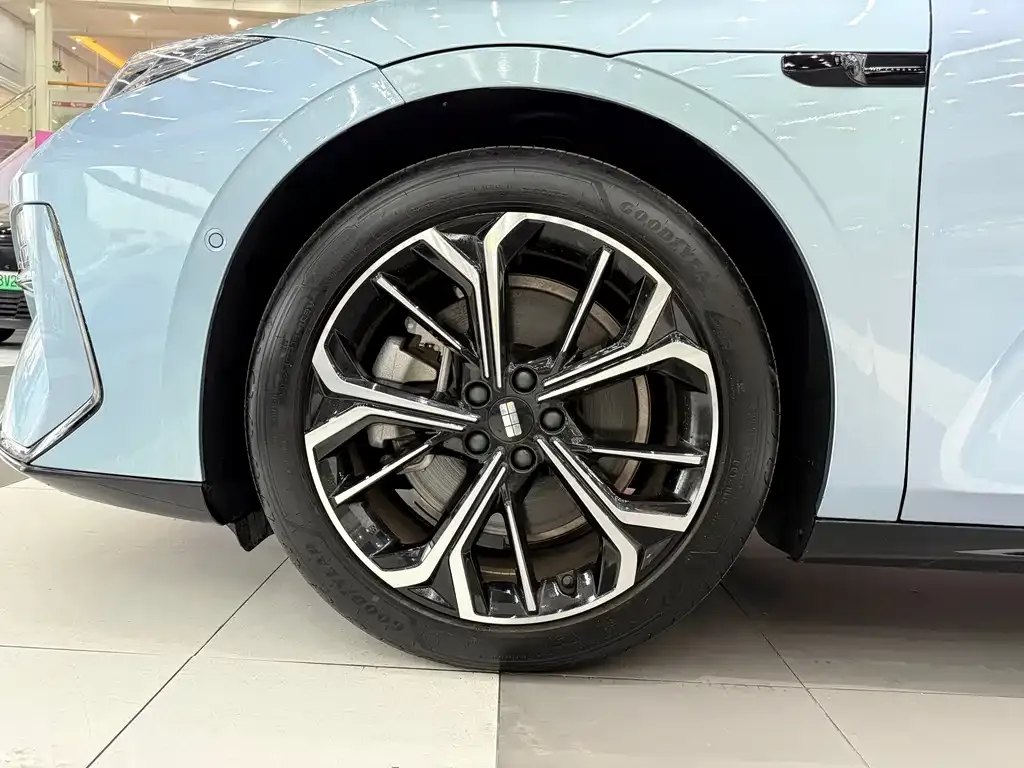 Geely Galaxy E8 — фото 10