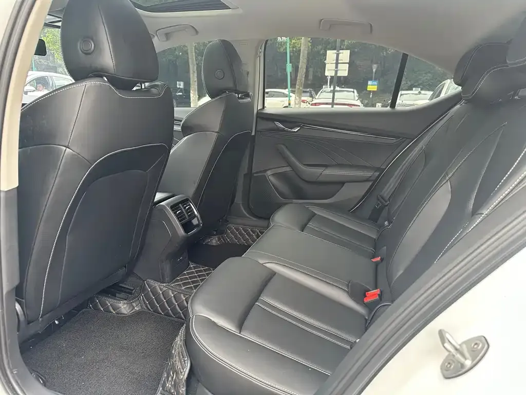 Skoda Octavia 2024 из CN, фото 2