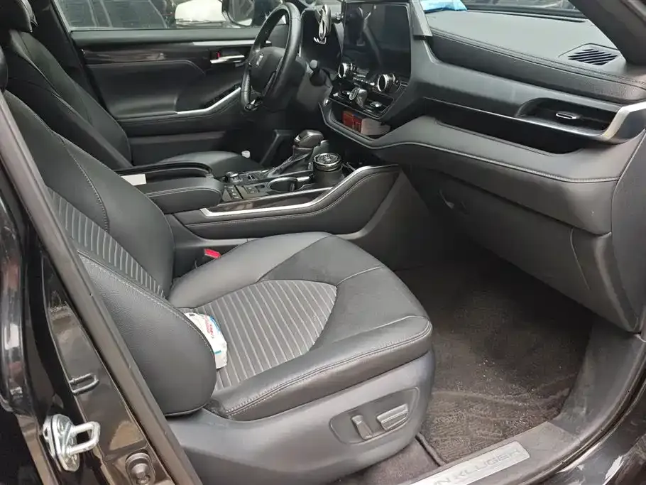 Toyota Crown Kluger 2024 из CN, фото 10