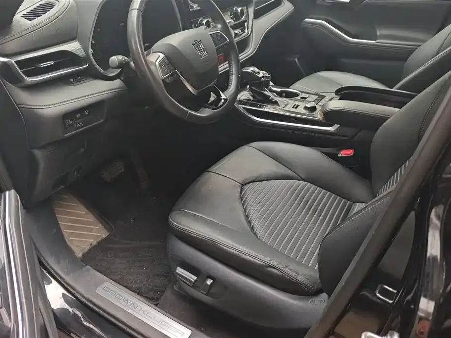 Toyota Crown Kluger 2024 из CN, фото 4