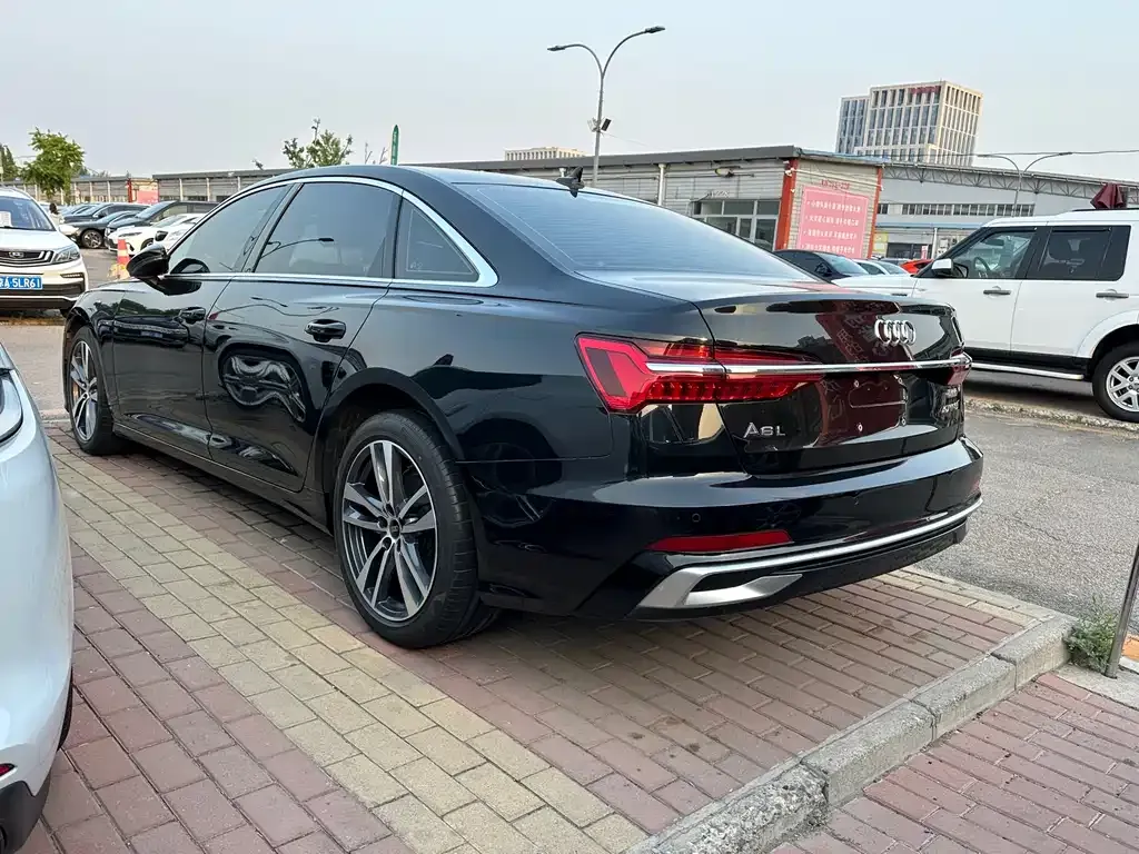 Audi A6L — фото 2