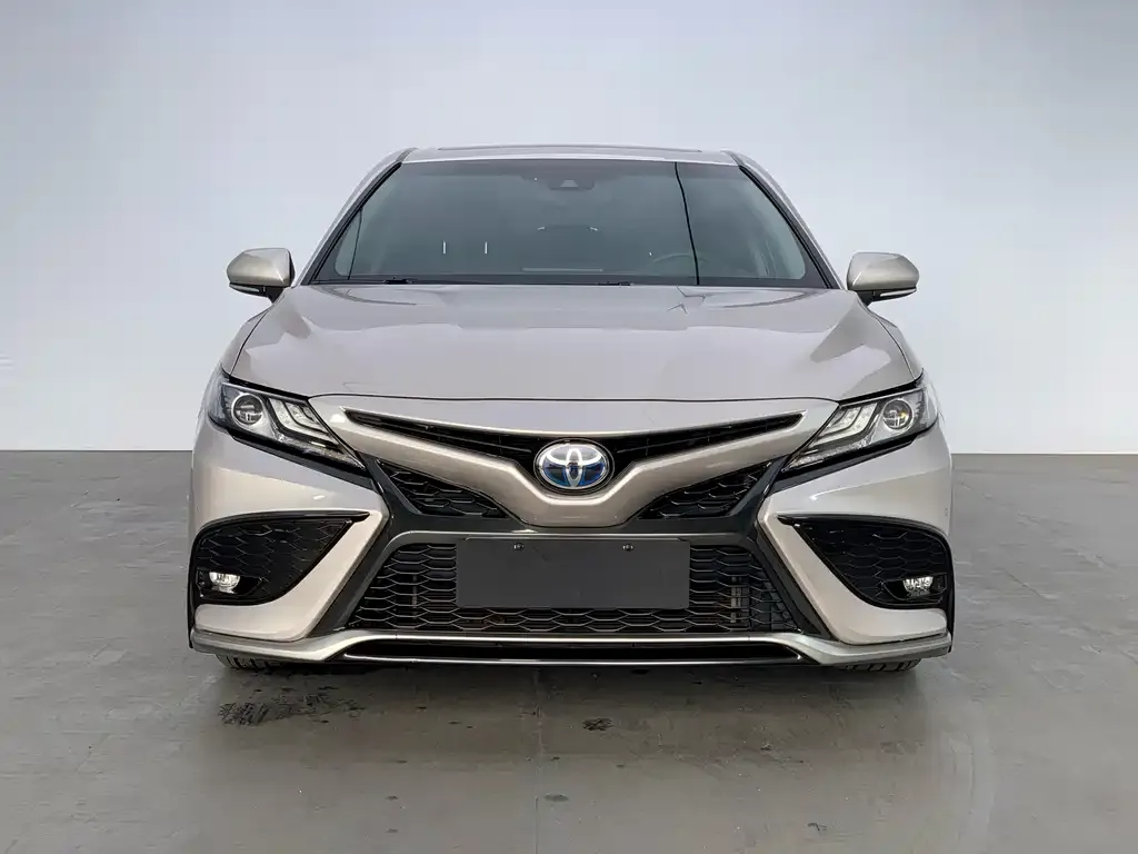Toyota Camry — фото 6
