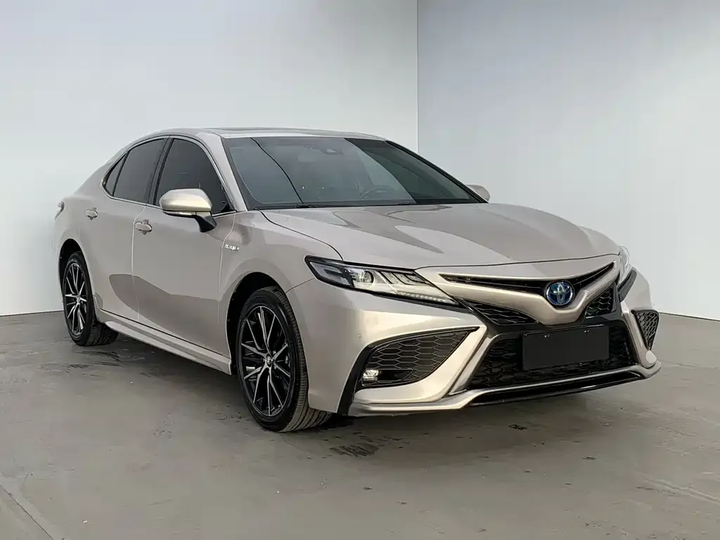 Toyota Camry — фото 10