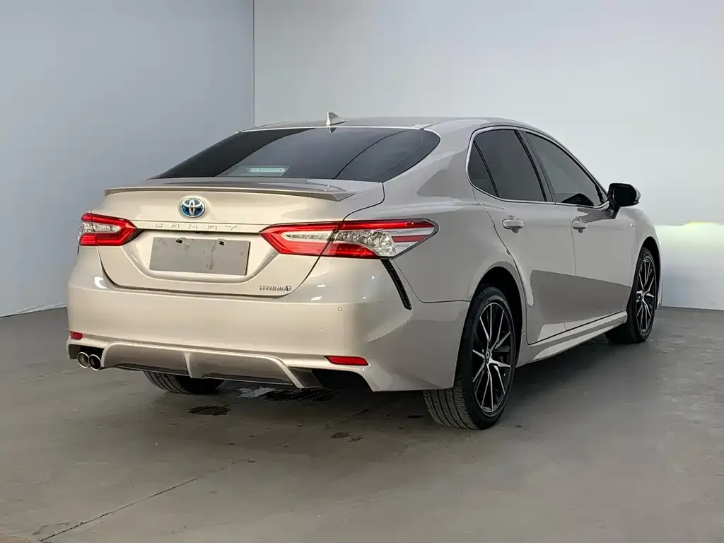 Toyota Camry — фото 4