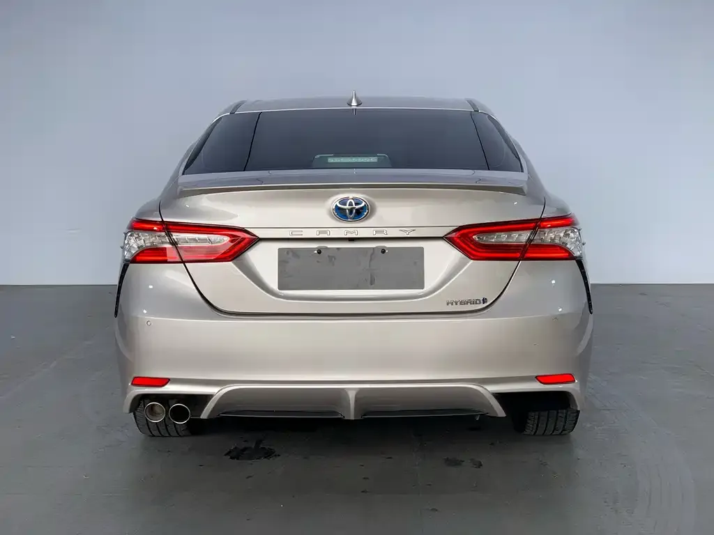 Toyota Camry — фото 5