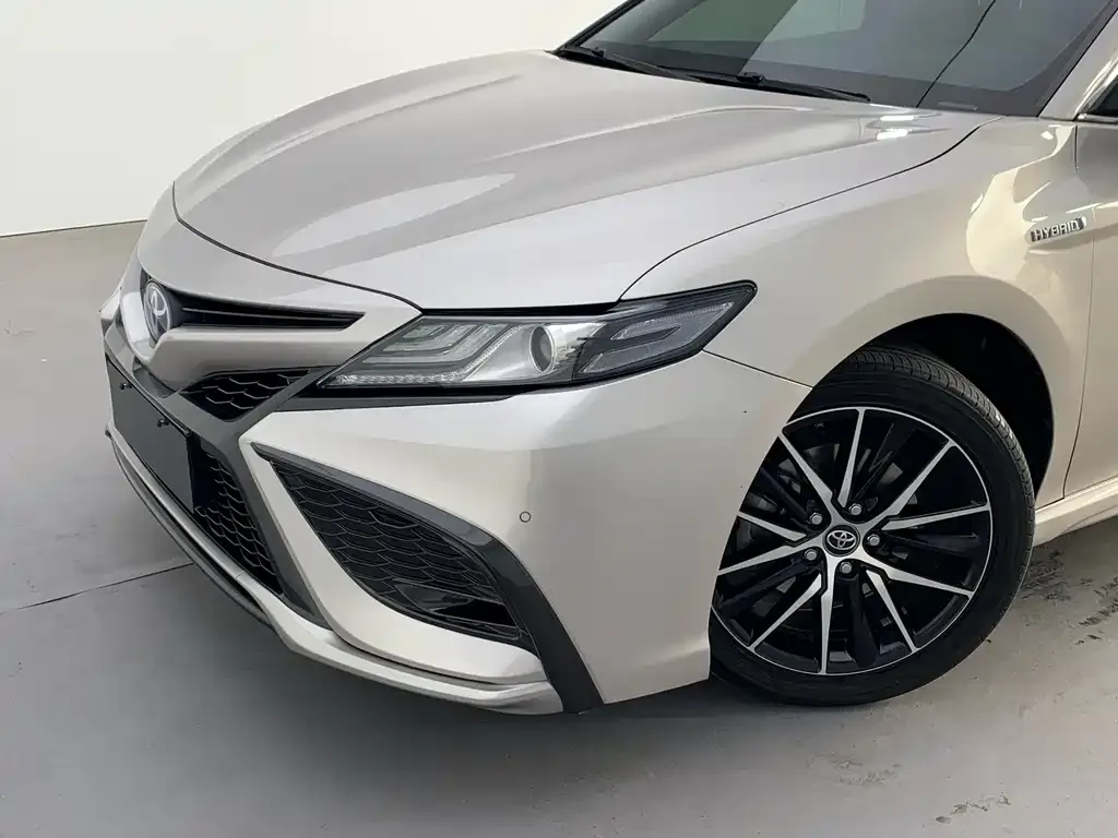 Toyota Camry — фото 9