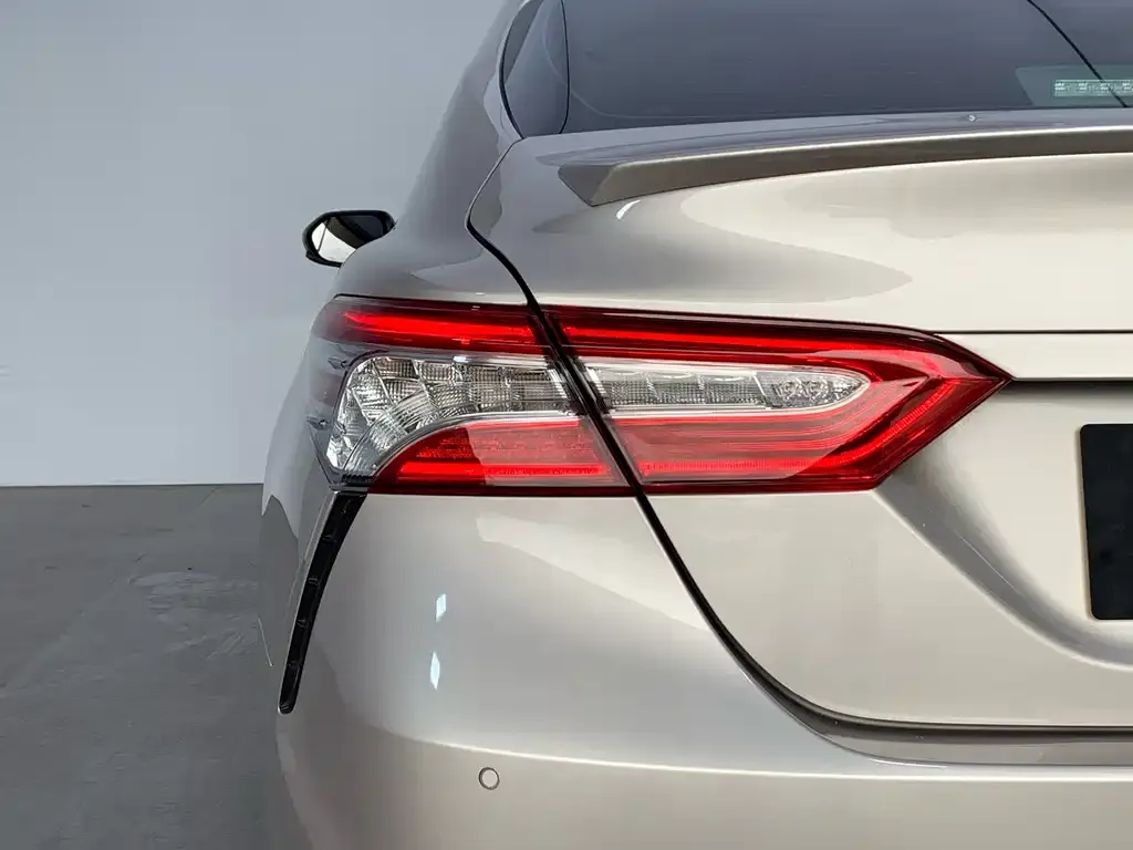 Toyota Camry — фото 3