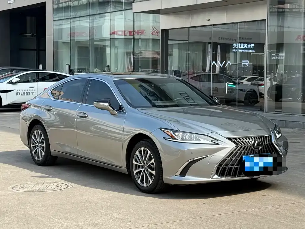 Lexus ES — фото 1