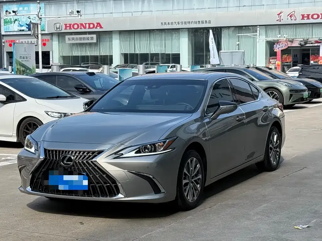 Lexus ES — фото 5