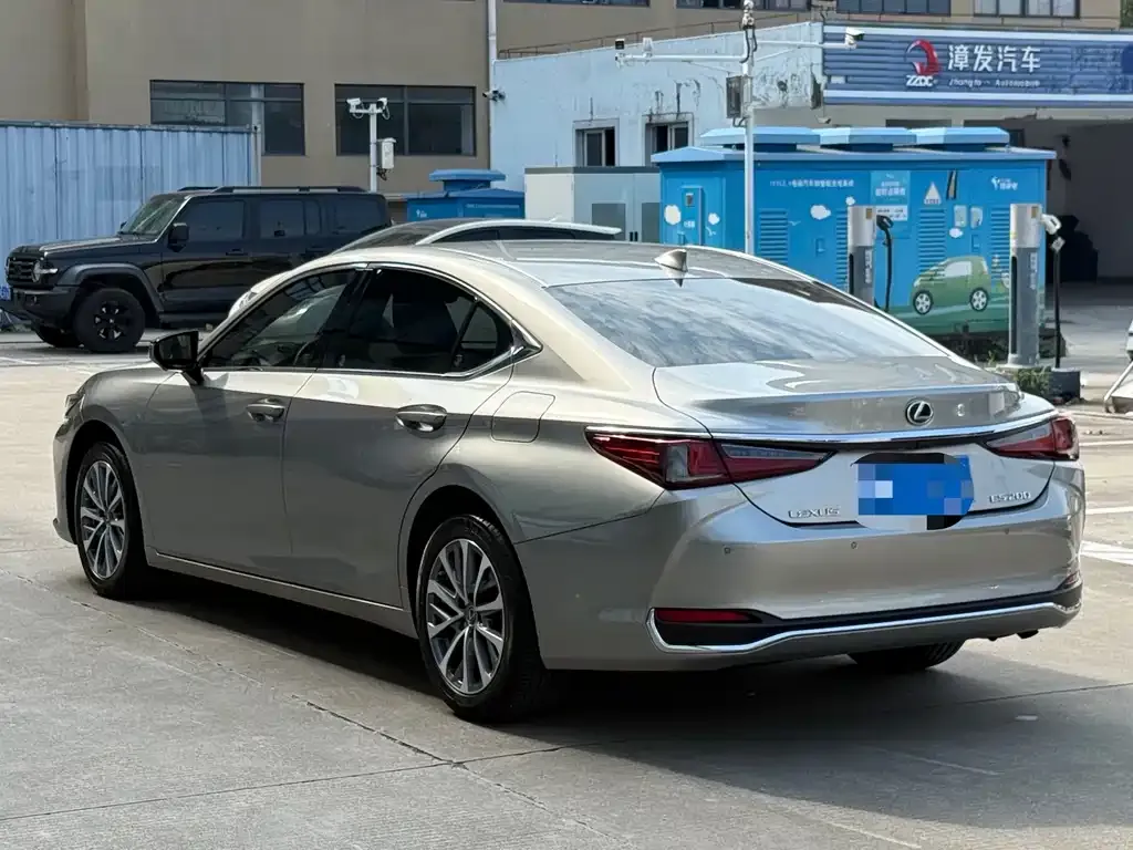 Lexus ES — фото 6