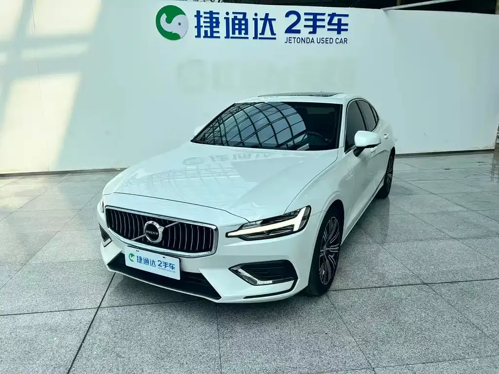 Volvo S60 — фото 1