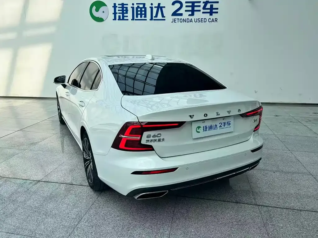 Volvo S60 — фото 4