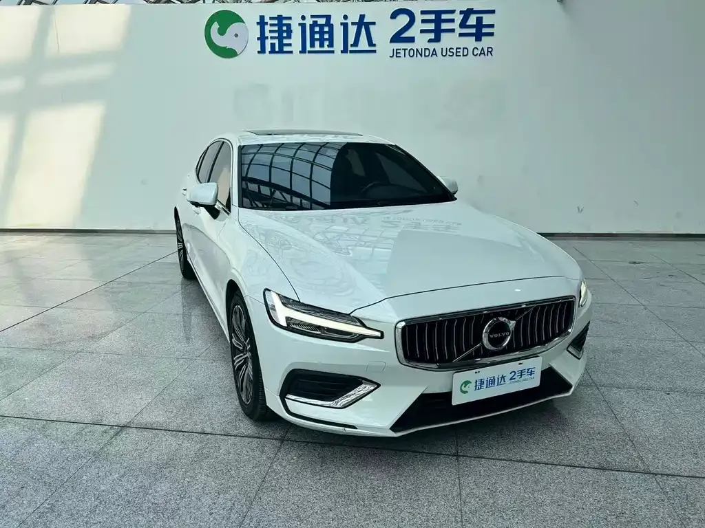 Volvo S60 — фото 8