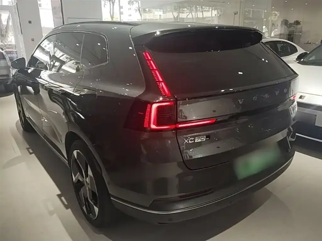 Volvo XC70 Plug-in Hybrid 2025 из CN, фото 10