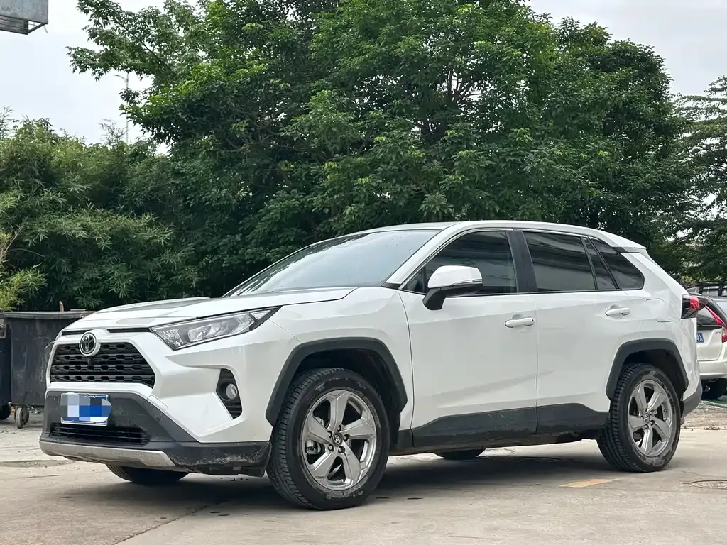 Toyota RAV4 2022 из CN, фото 1