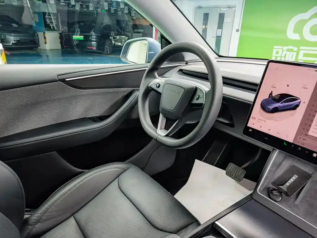 Tesla Model Y — фото 8
