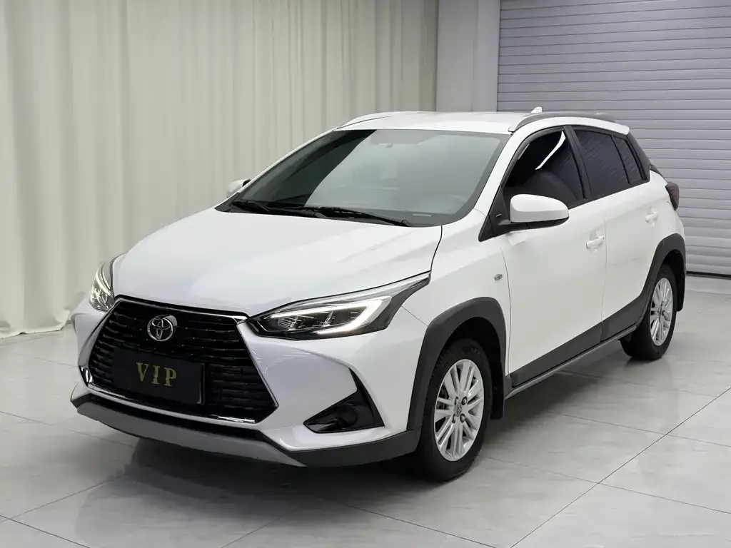 Toyota Yaris L — фото 1