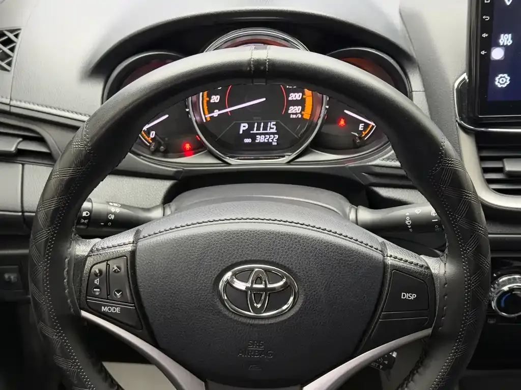 Toyota Yaris L — фото 10