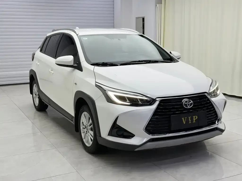 Toyota Yaris L — фото 2