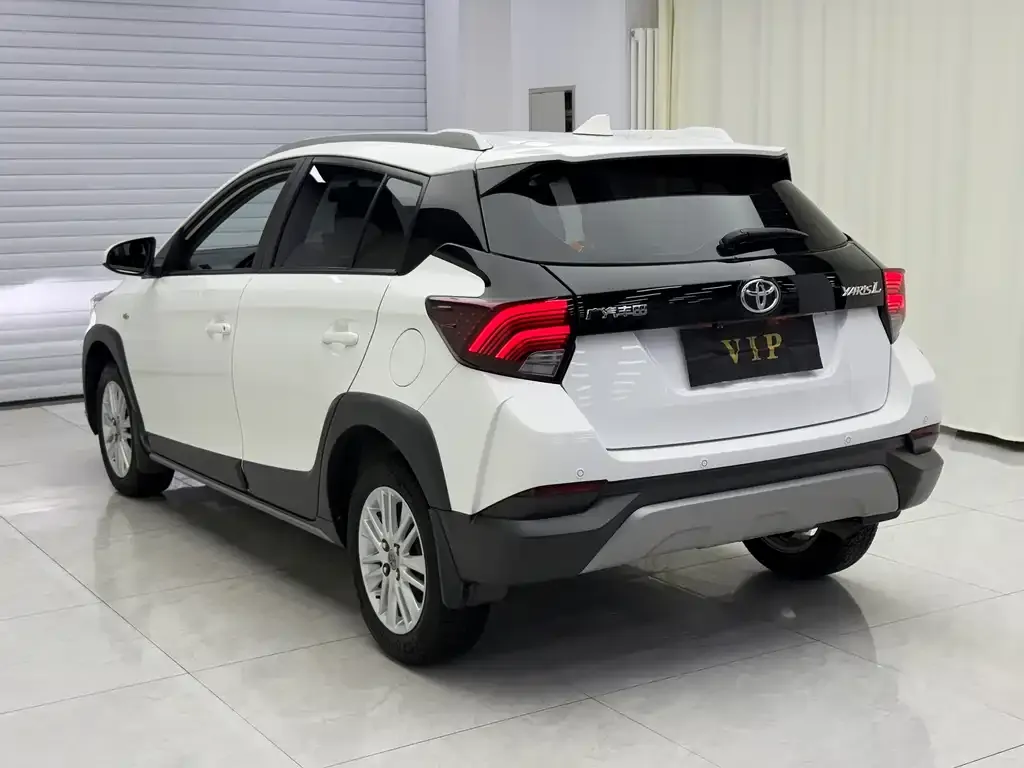 Toyota Yaris L — фото 3
