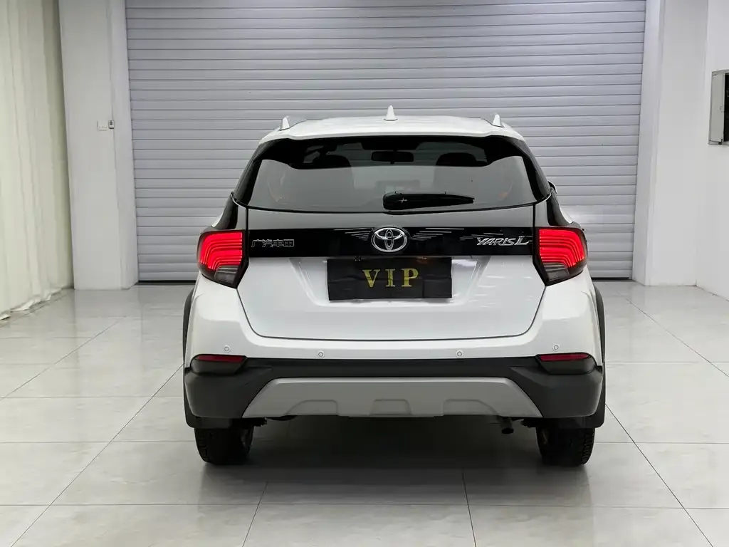 Toyota Yaris L — фото 4